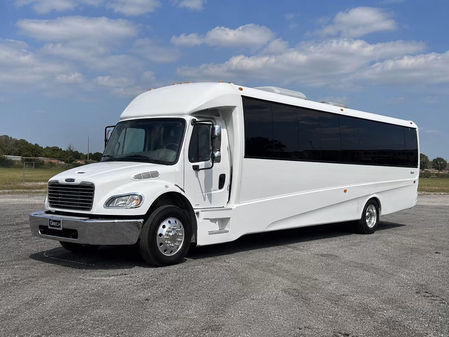 corporate airport transfer buses between rochester hills and dtw