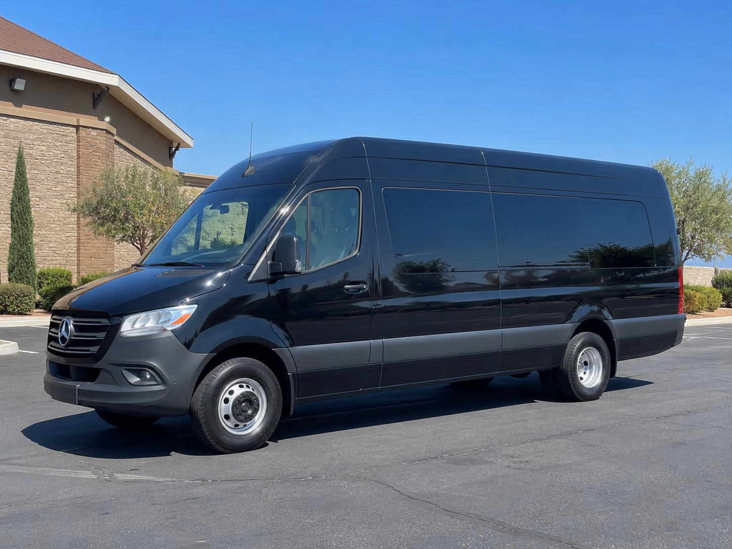 find the perfect transportation for your next airport transfer 4
