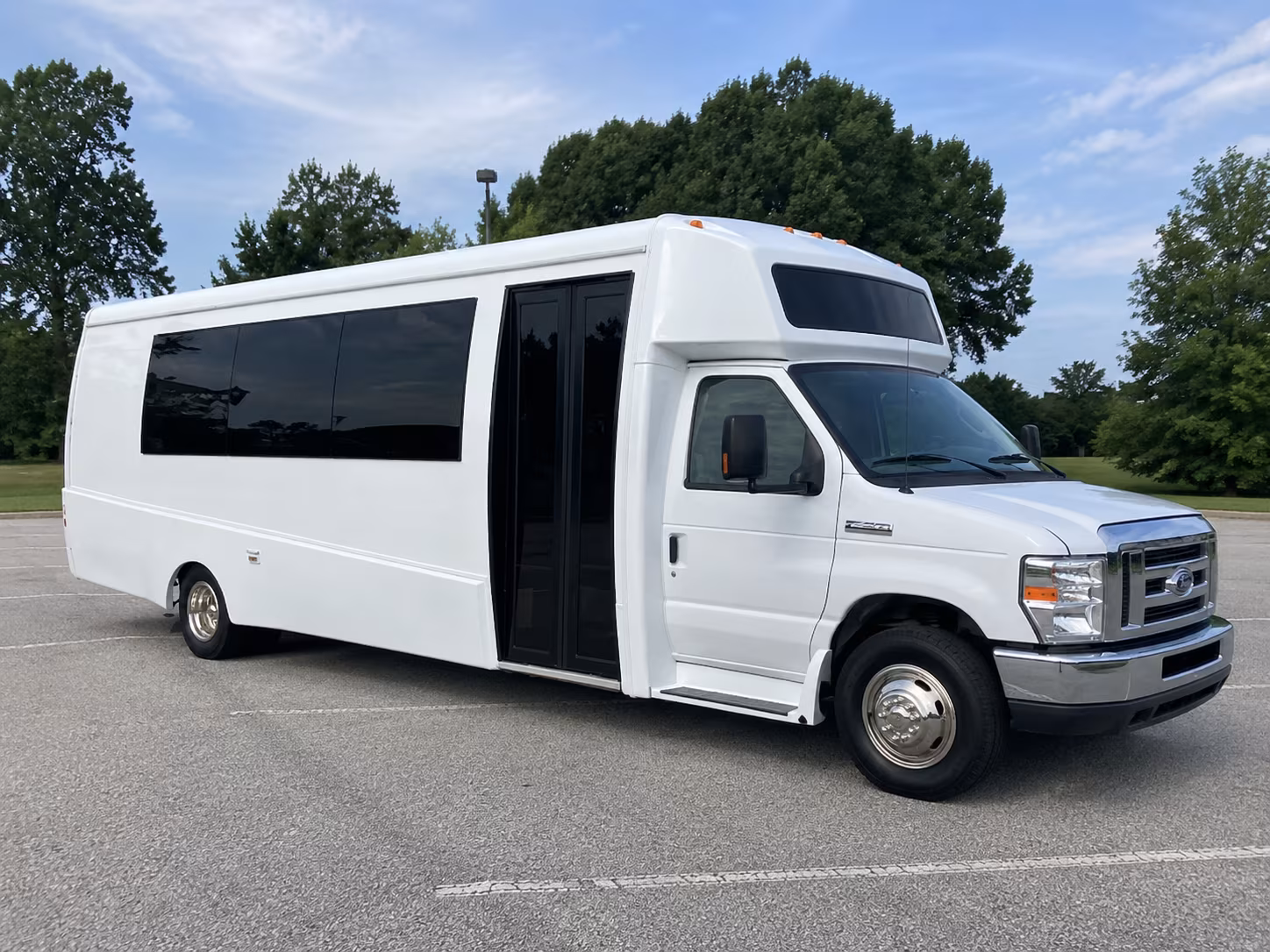 rochester hills 18 passenger party bus