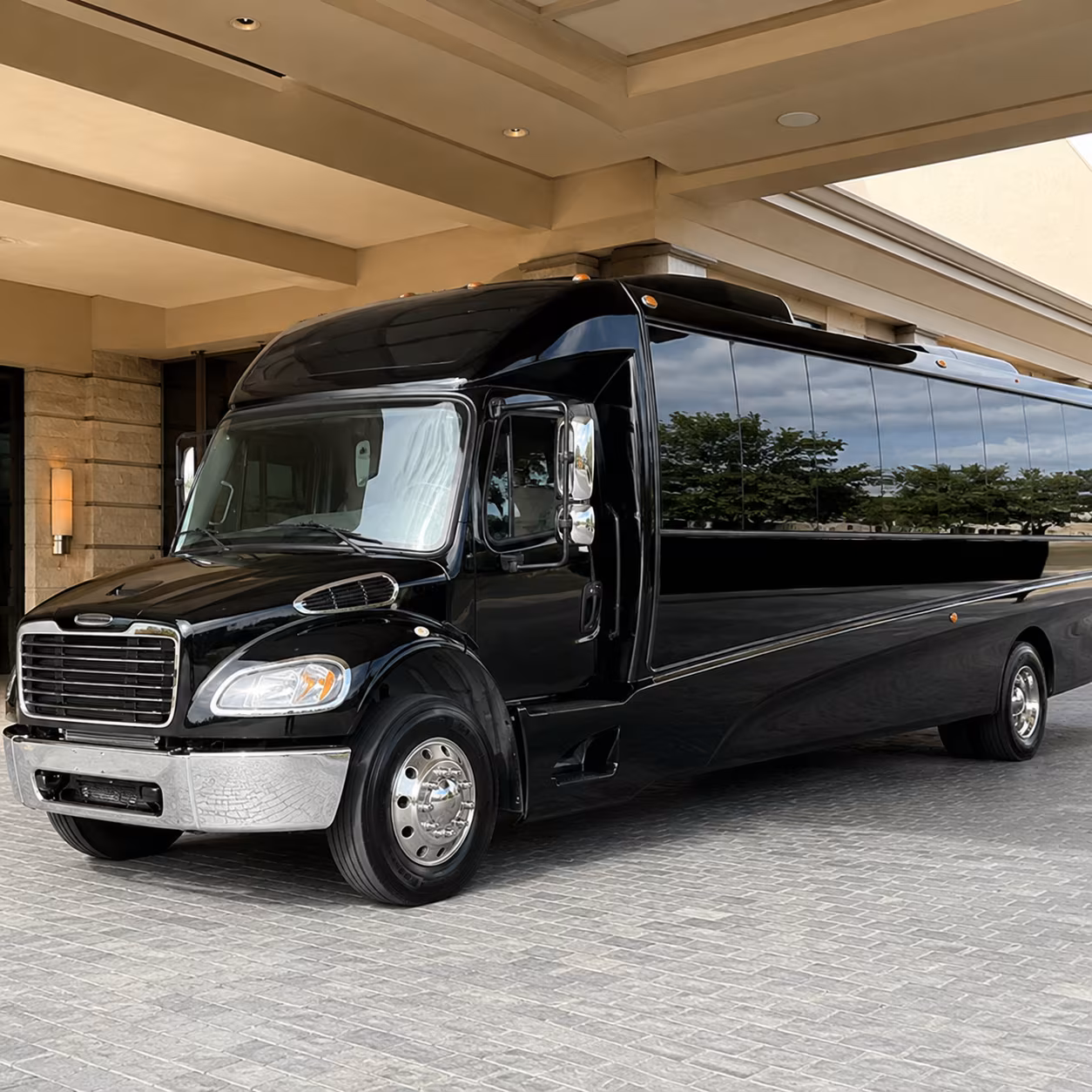 rochester hills 25 passenger minibus