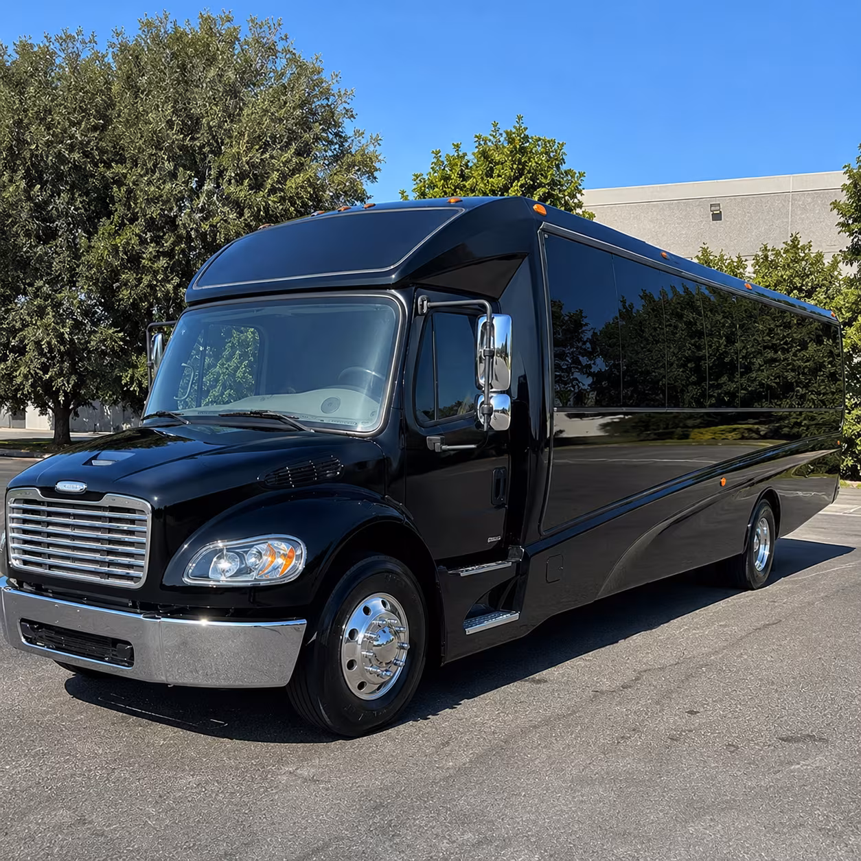 rochester hills 28 passenger minibus