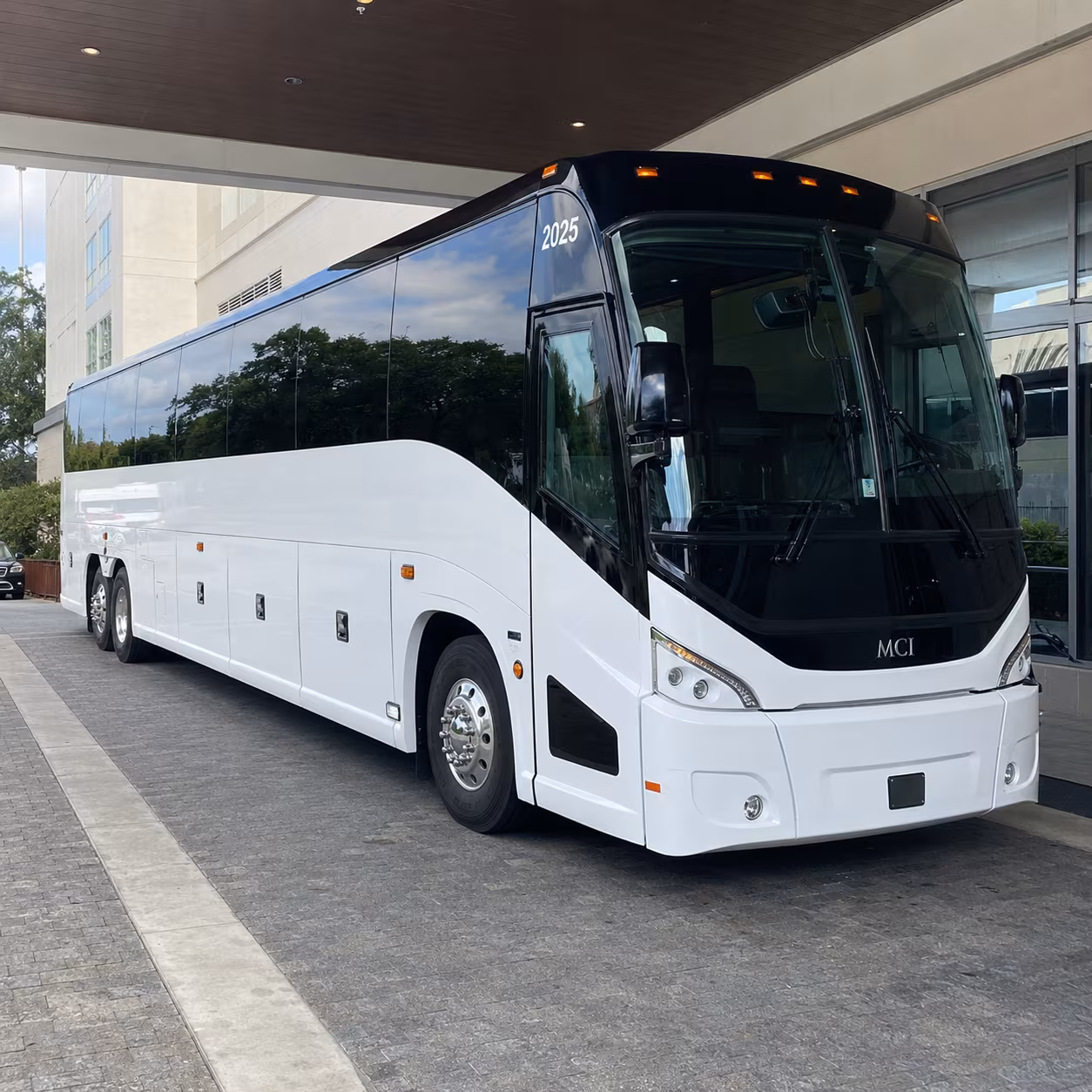 rochester hills 54 passenger charter bus